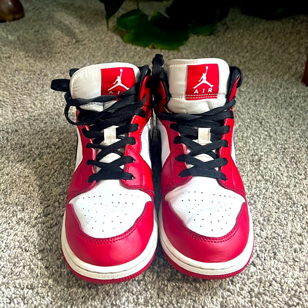 Nike Air Jordan 1 Mid " Chicago 2020”